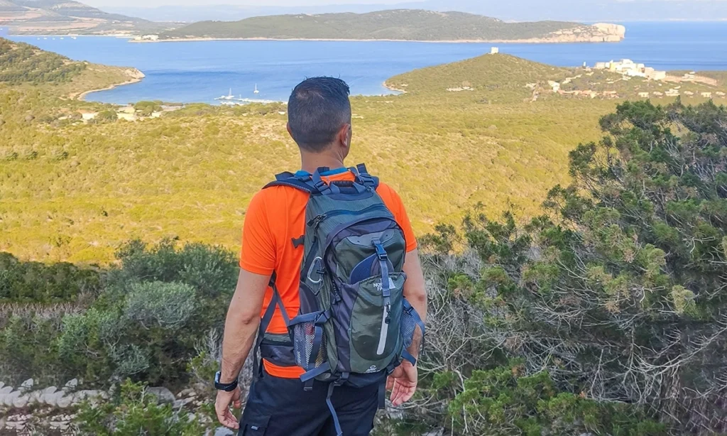 Cosa portare per un’escursione in Sardegna: Guida all’Equipaggiamento